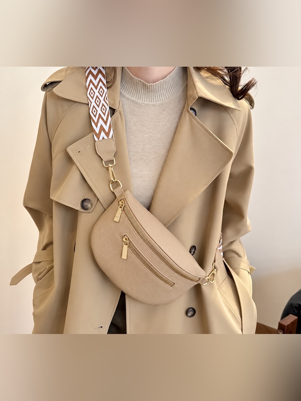 🆕 BRAND NEW Neutral Beige Crossbody Belt Bag with Patterned Strap